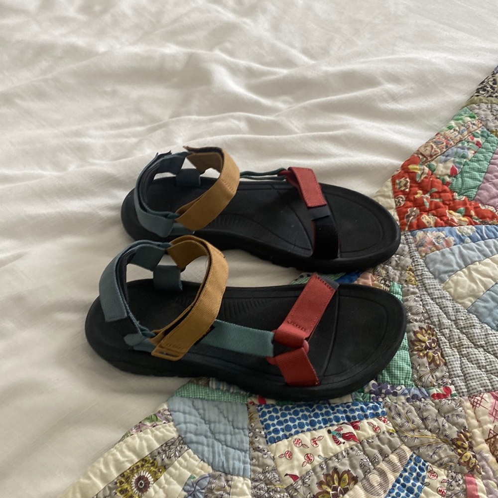 Only worn once Men’s Tevas - SUPER comfy!